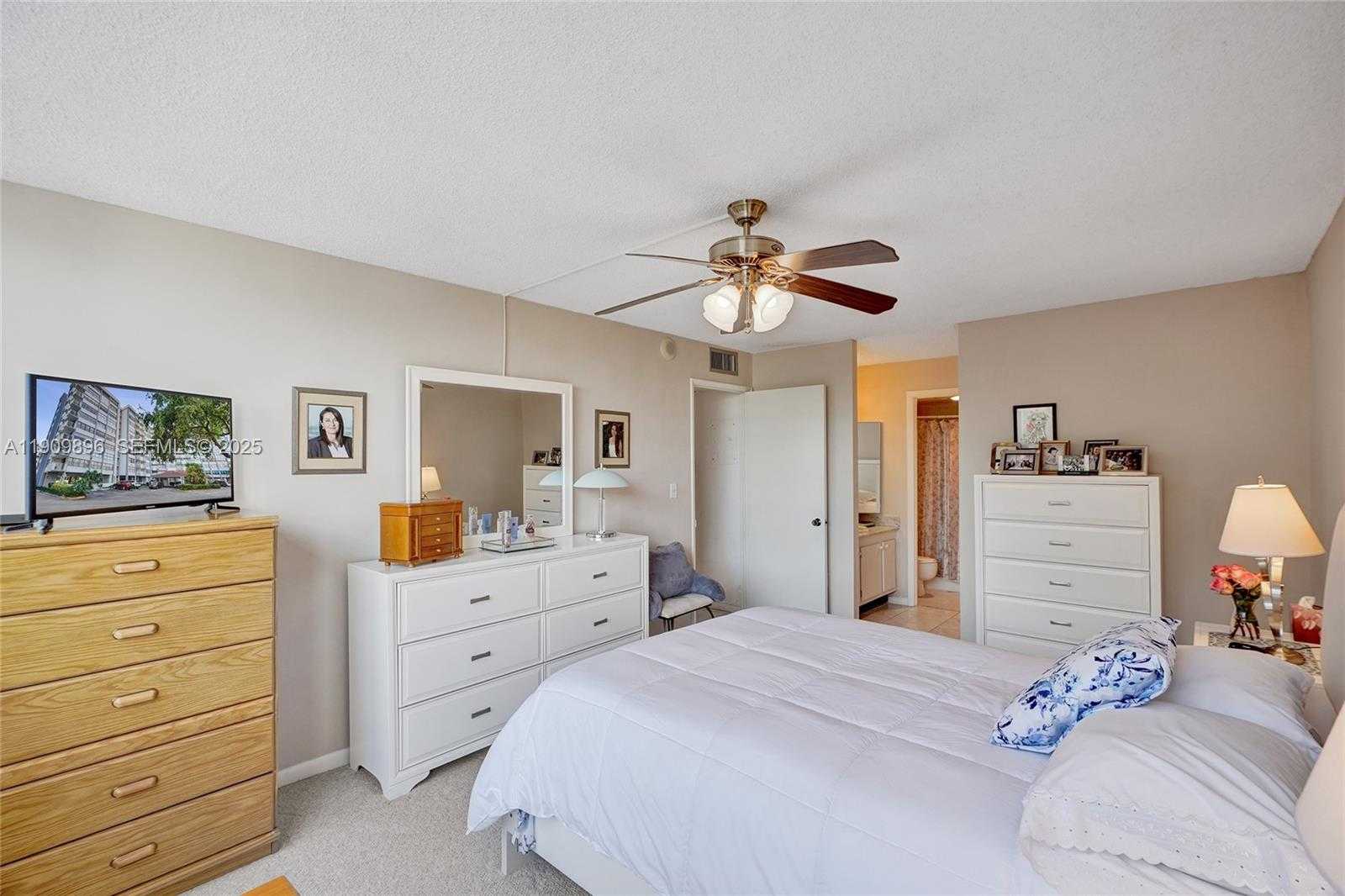 Small Image of 1300 NORTH EAST MIAMI GARDENS DR #320E, Miami Number 18