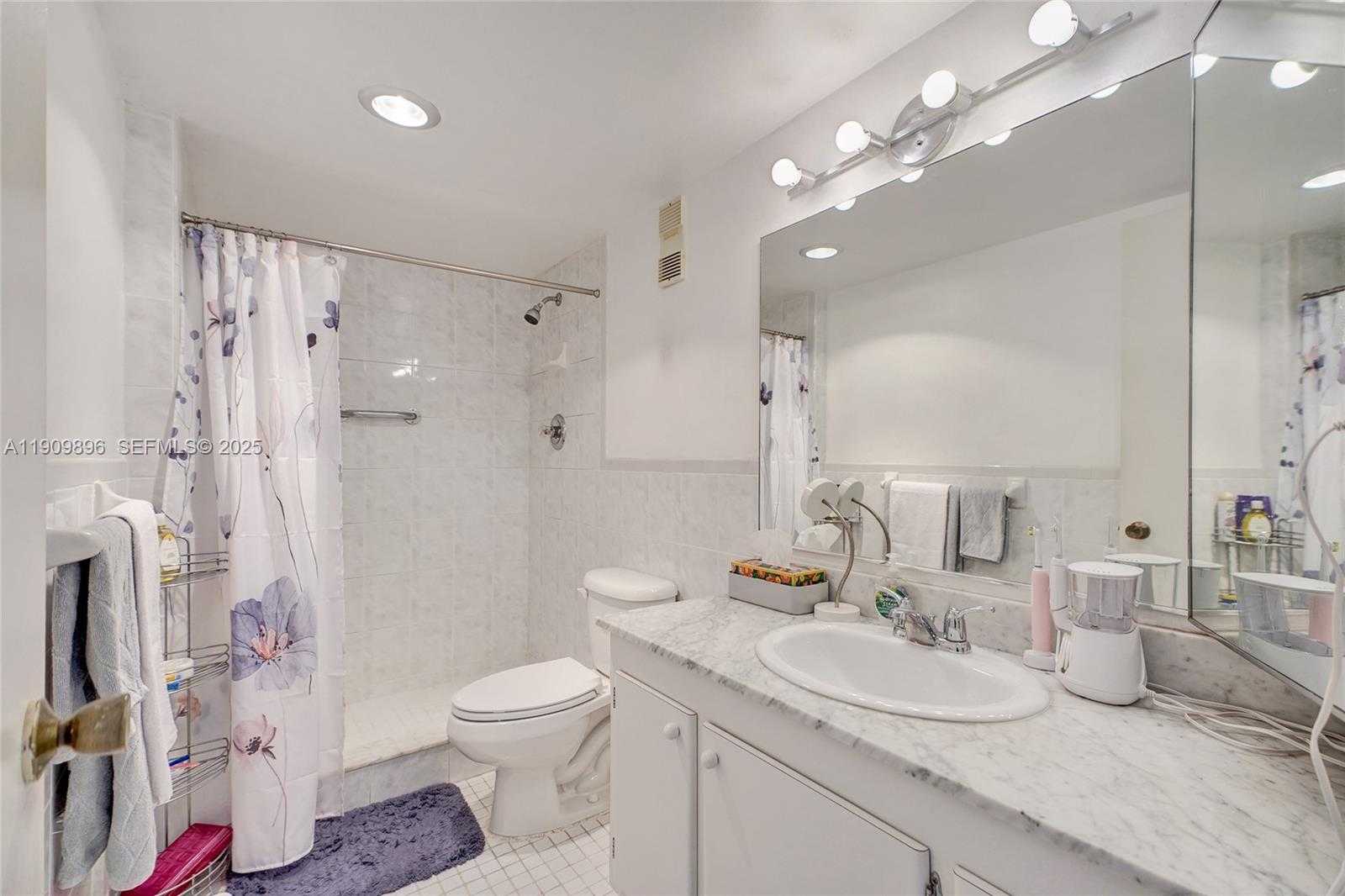 Small Image of 1300 NORTH EAST MIAMI GARDENS DR #320E, Miami Number 29