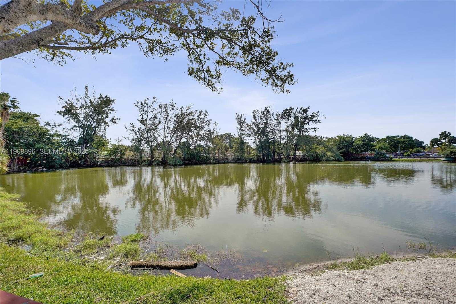 Small Image of 1300 NORTH EAST MIAMI GARDENS DR #320E, Miami Number 3