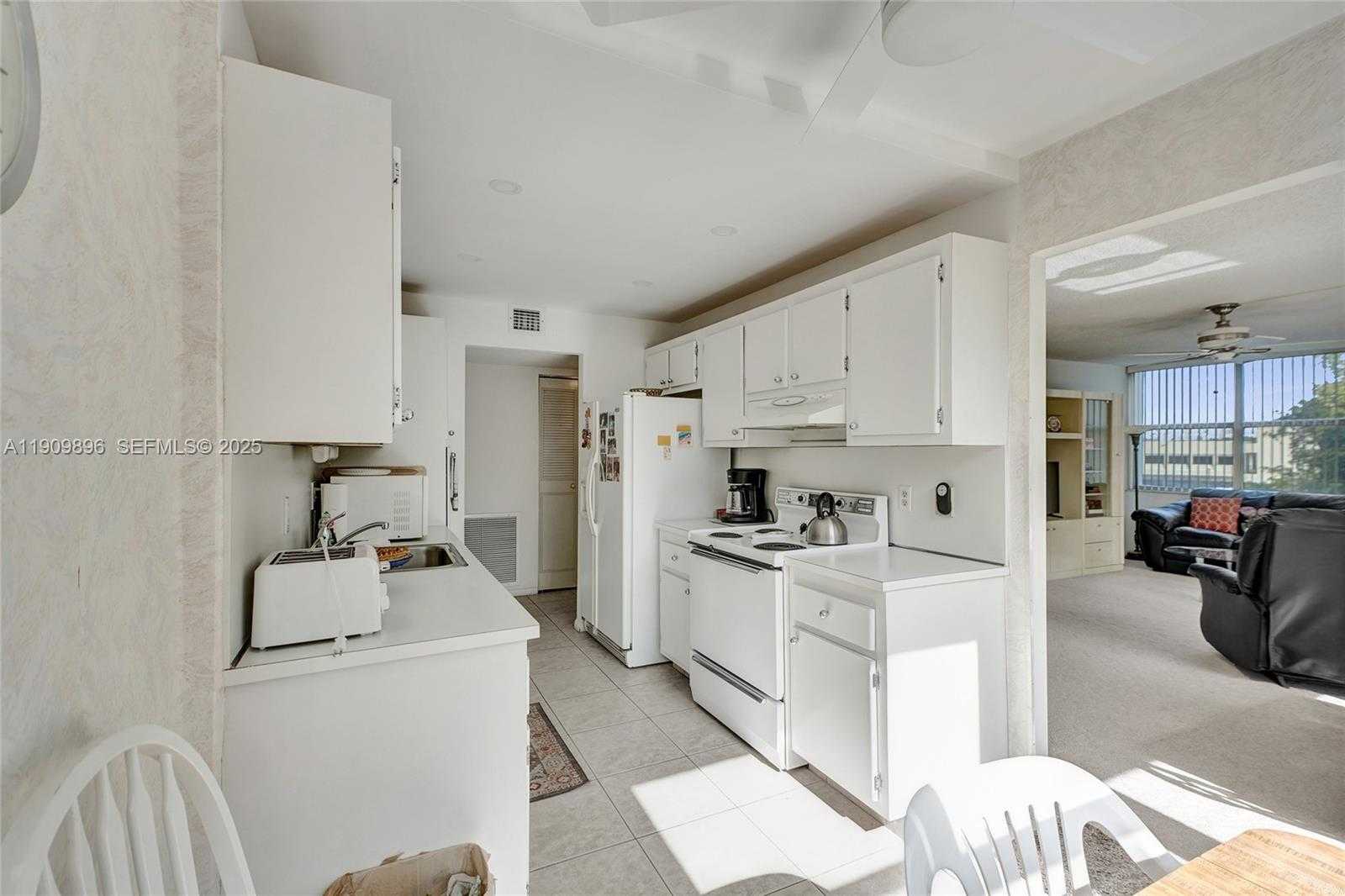 Small Image of 1300 NORTH EAST MIAMI GARDENS DR #320E, Miami Number 33