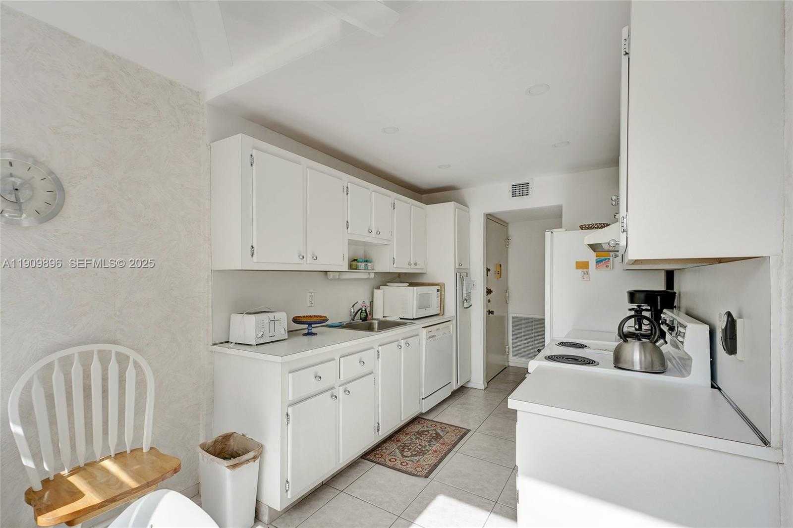 Small Image of 1300 NORTH EAST MIAMI GARDENS DR #320E, Miami Number 34