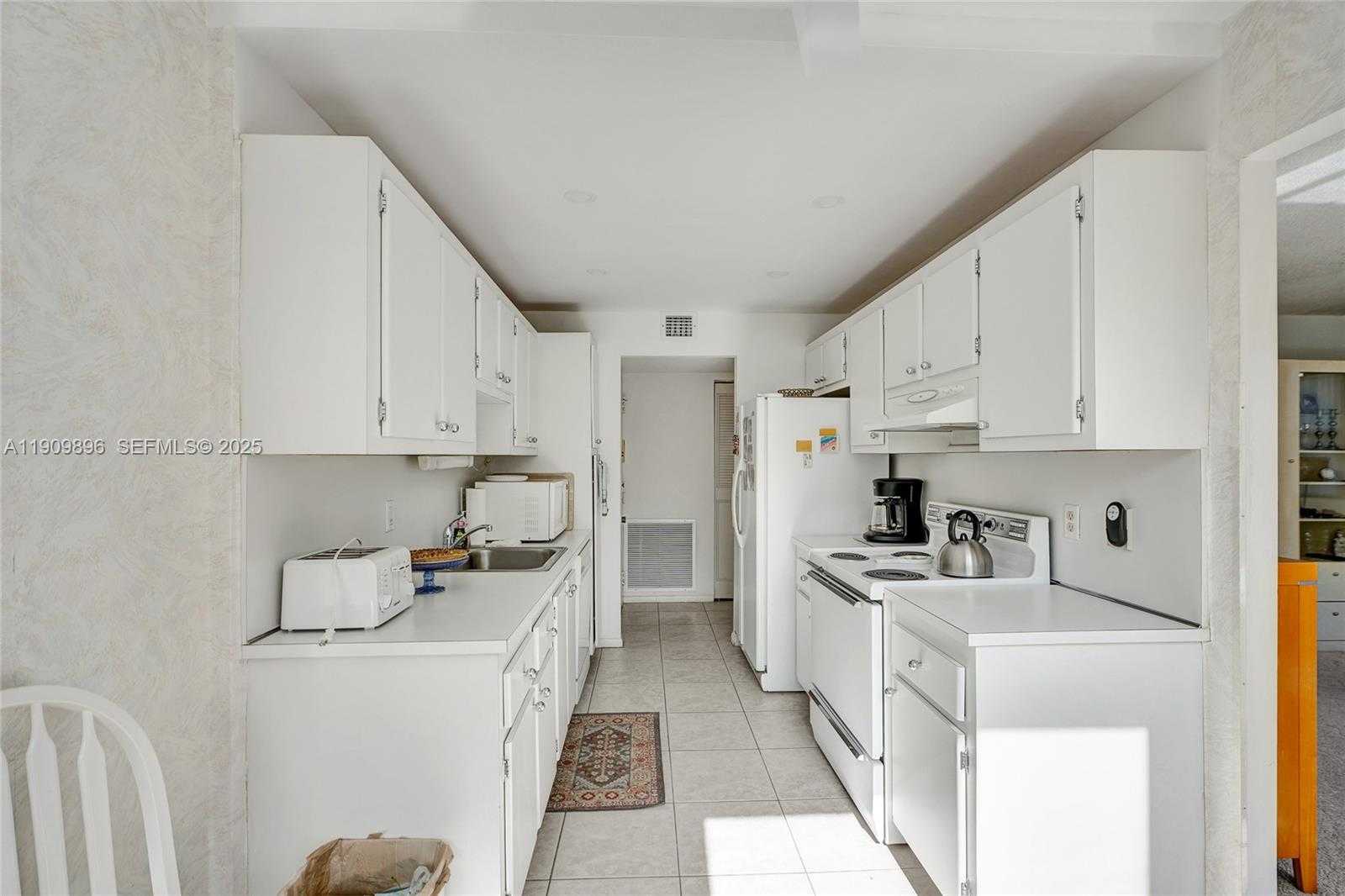 Small Image of 1300 NORTH EAST MIAMI GARDENS DR #320E, Miami Number 35