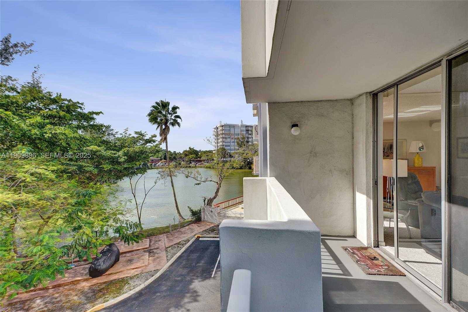 Small Image of 1300 NORTH EAST MIAMI GARDENS DR #320E, Miami Number 50