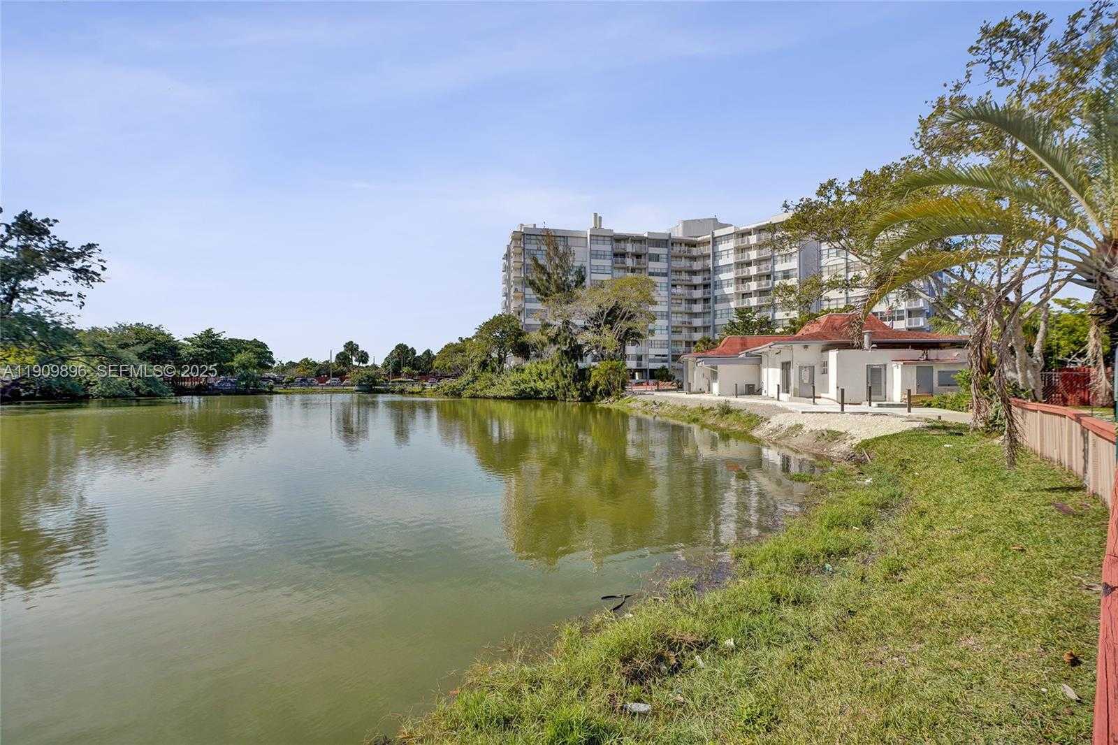 Small Image of 1300 NORTH EAST MIAMI GARDENS DR #320E, Miami Number 7