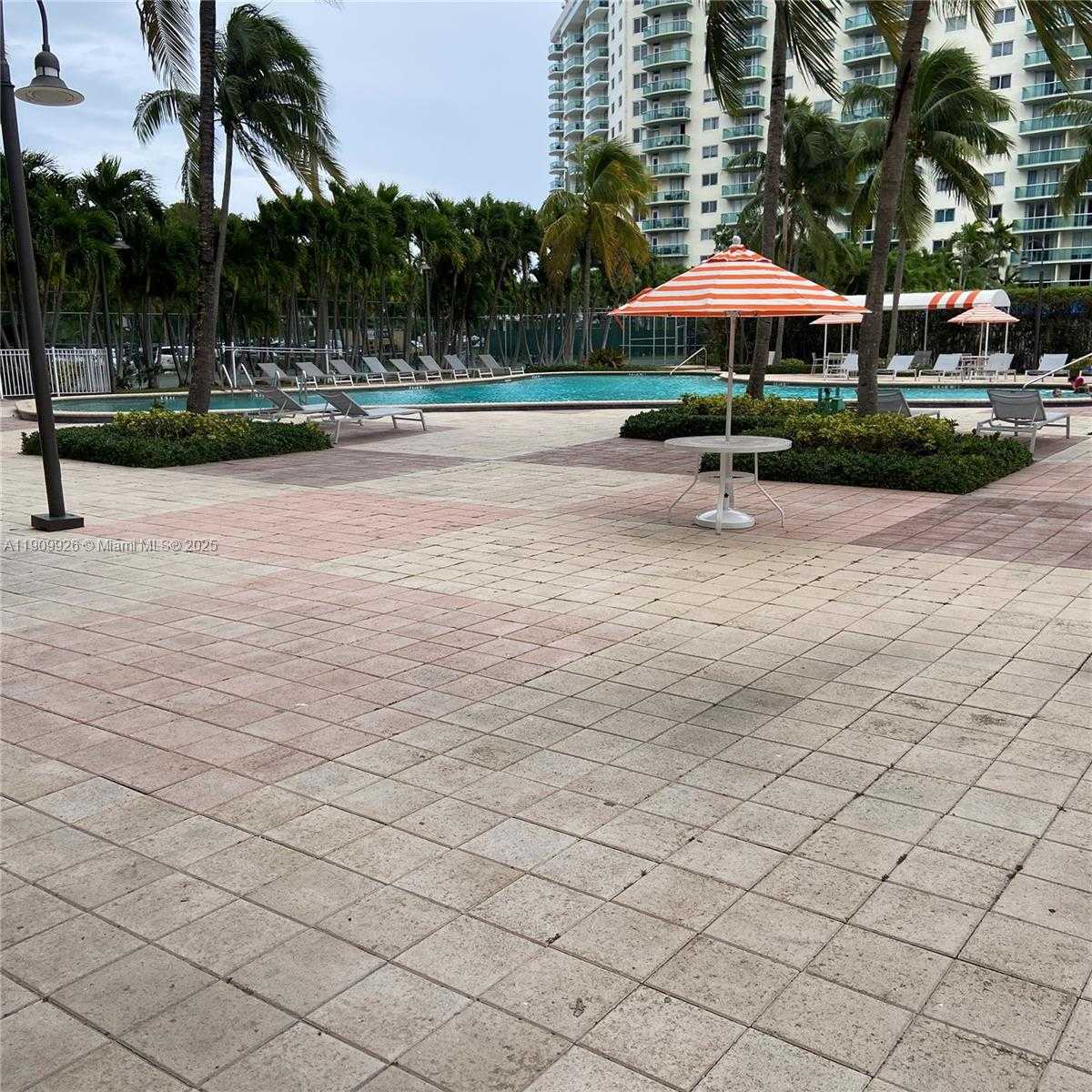 Imagen de Pequeño Objeto