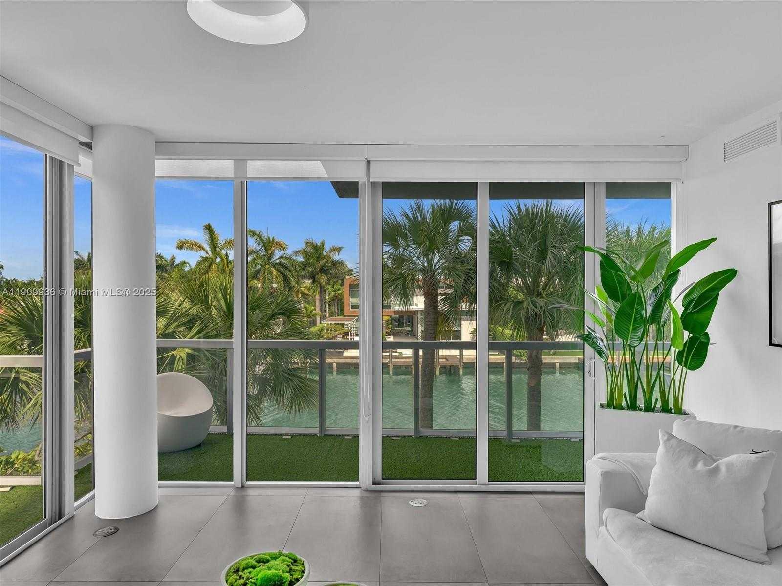 Small Image of 9940 WEST BAY HARBOR DR #3G-S, Bay Harbor Islands Number 4