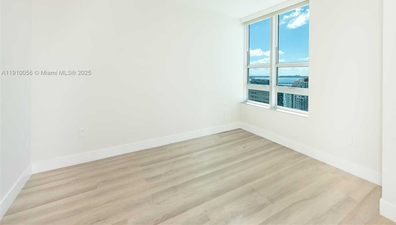 Small Image of 950 BRICKELL BAY DR #4007, Miami Number 12