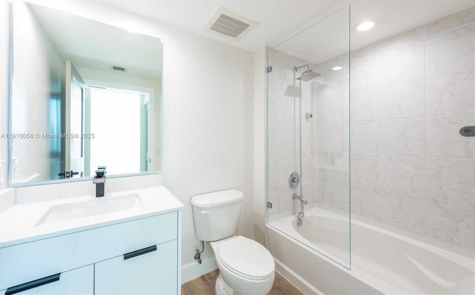 Small Image of 950 BRICKELL BAY DR #4007, Miami Number 14