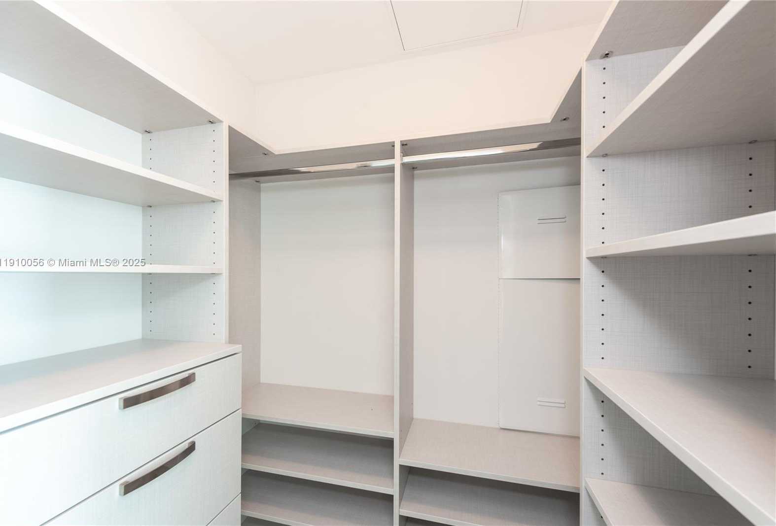 Small Image of 950 BRICKELL BAY DR #4007, Miami Number 15