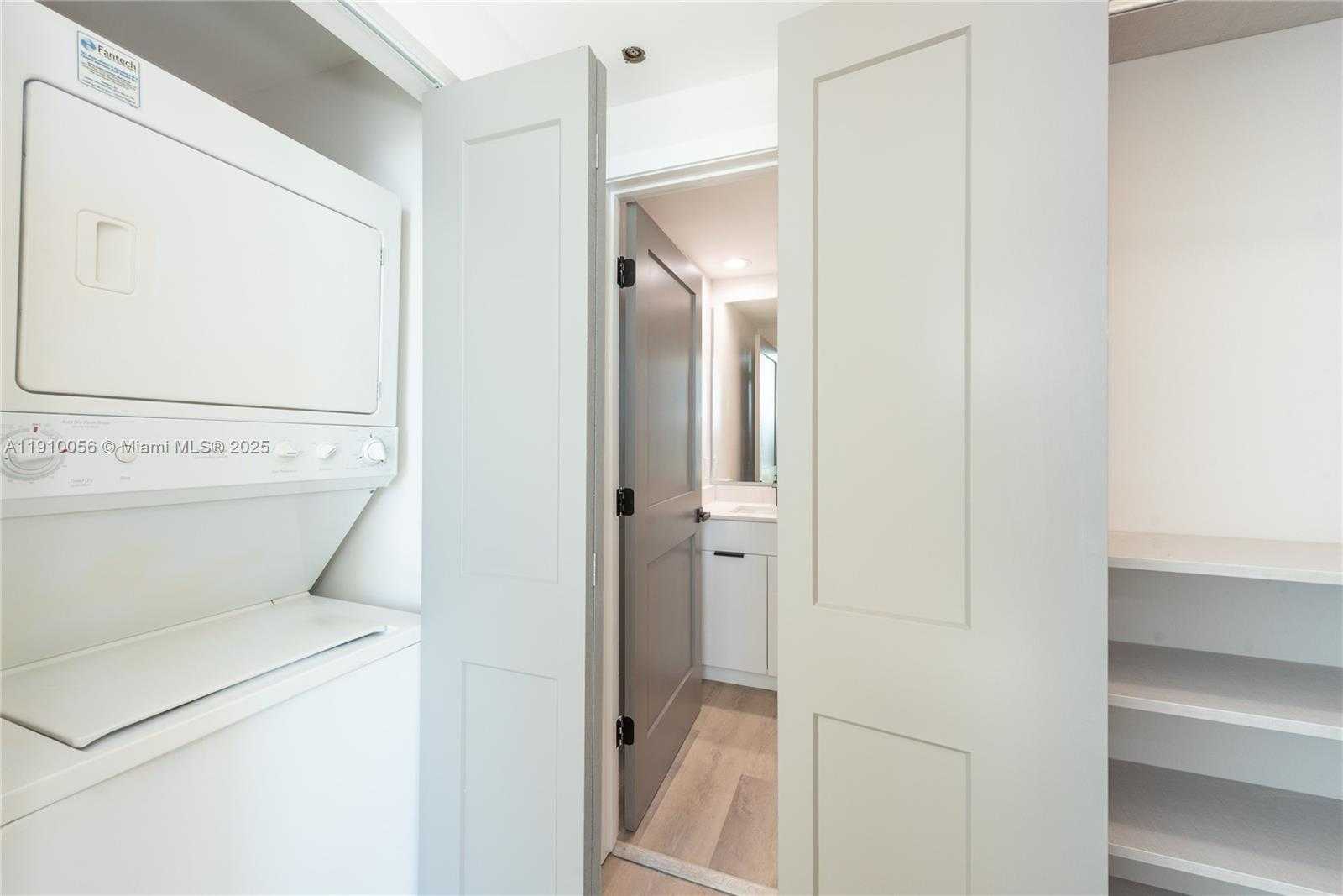 Small Image of 950 BRICKELL BAY DR #4007, Miami Number 16