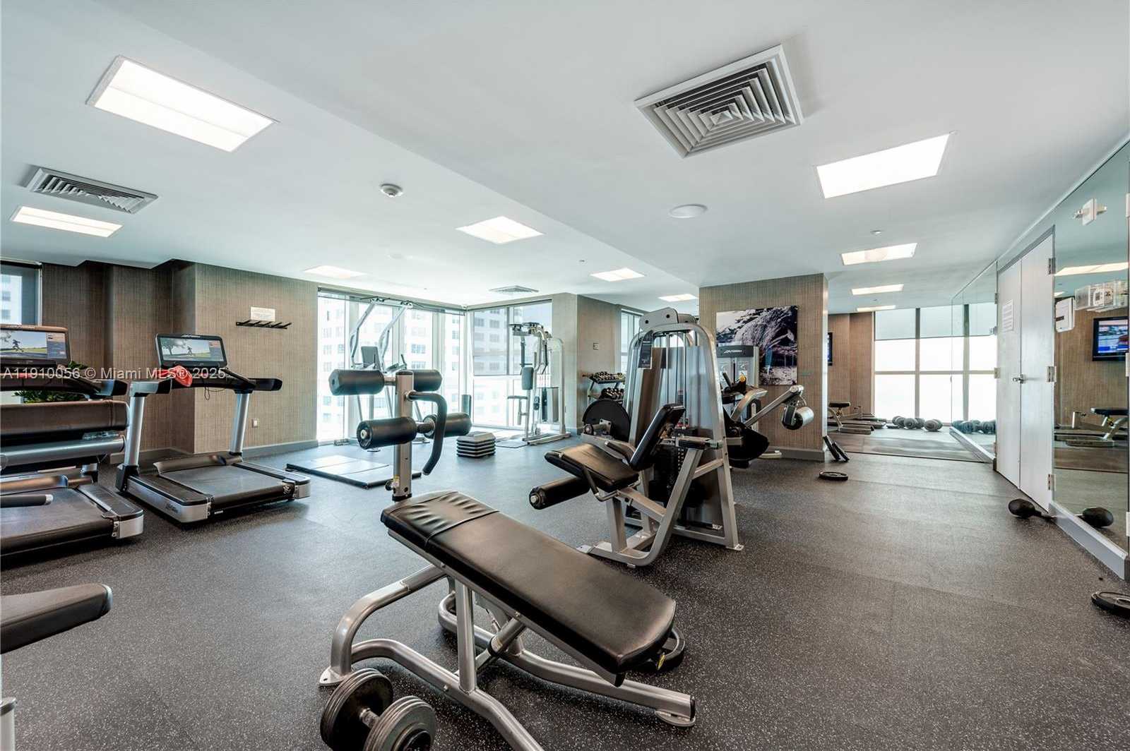 Small Image of 950 BRICKELL BAY DR #4007, Miami Number 25