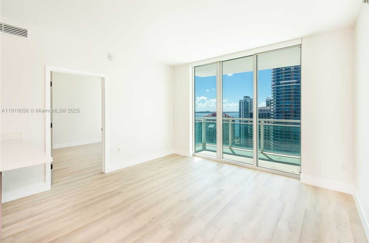 Small Image of 950 BRICKELL BAY DR #4007, Miami Number 3