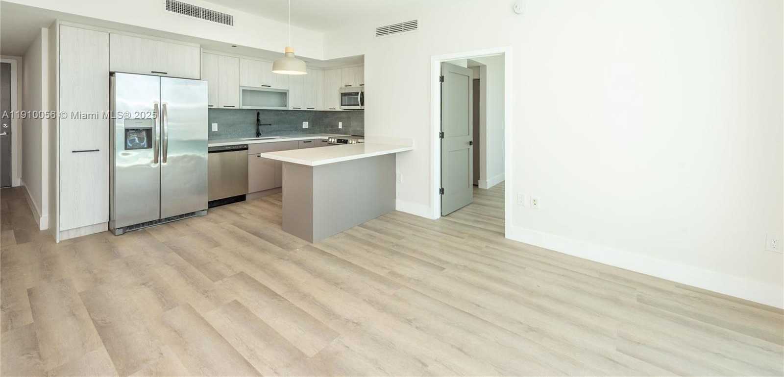 Small Image of 950 BRICKELL BAY DR #4007, Miami Number 4