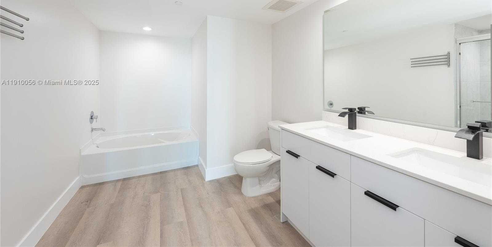 Small Image of 950 BRICKELL BAY DR #4007, Miami Number 9