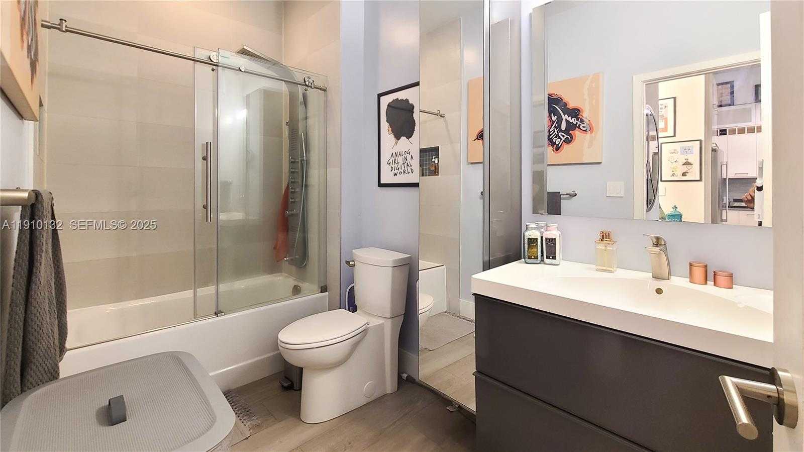 Small Image of 2001 BISCAYNE BLVD #2117, Miami Number 14