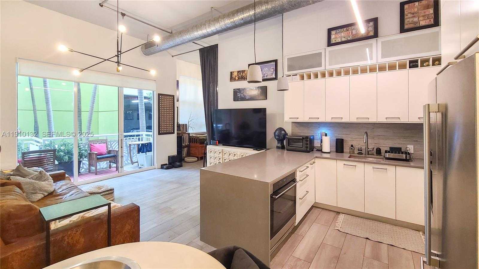 Small Image of 2001 BISCAYNE BLVD #2117, Miami Number 3