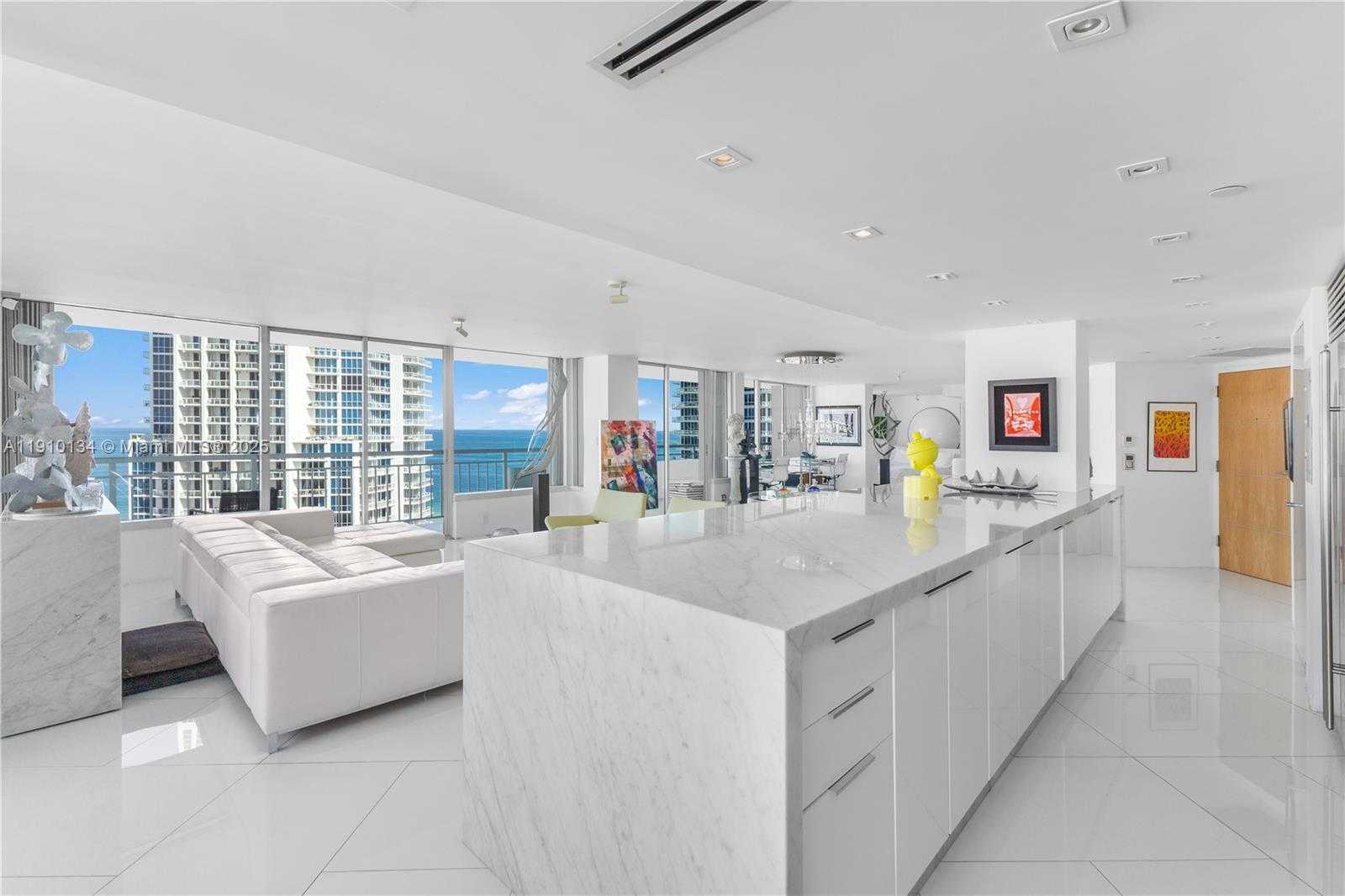 Small Image of 400 SOUTH POINTE DR #2310, Miami Beach Number 20