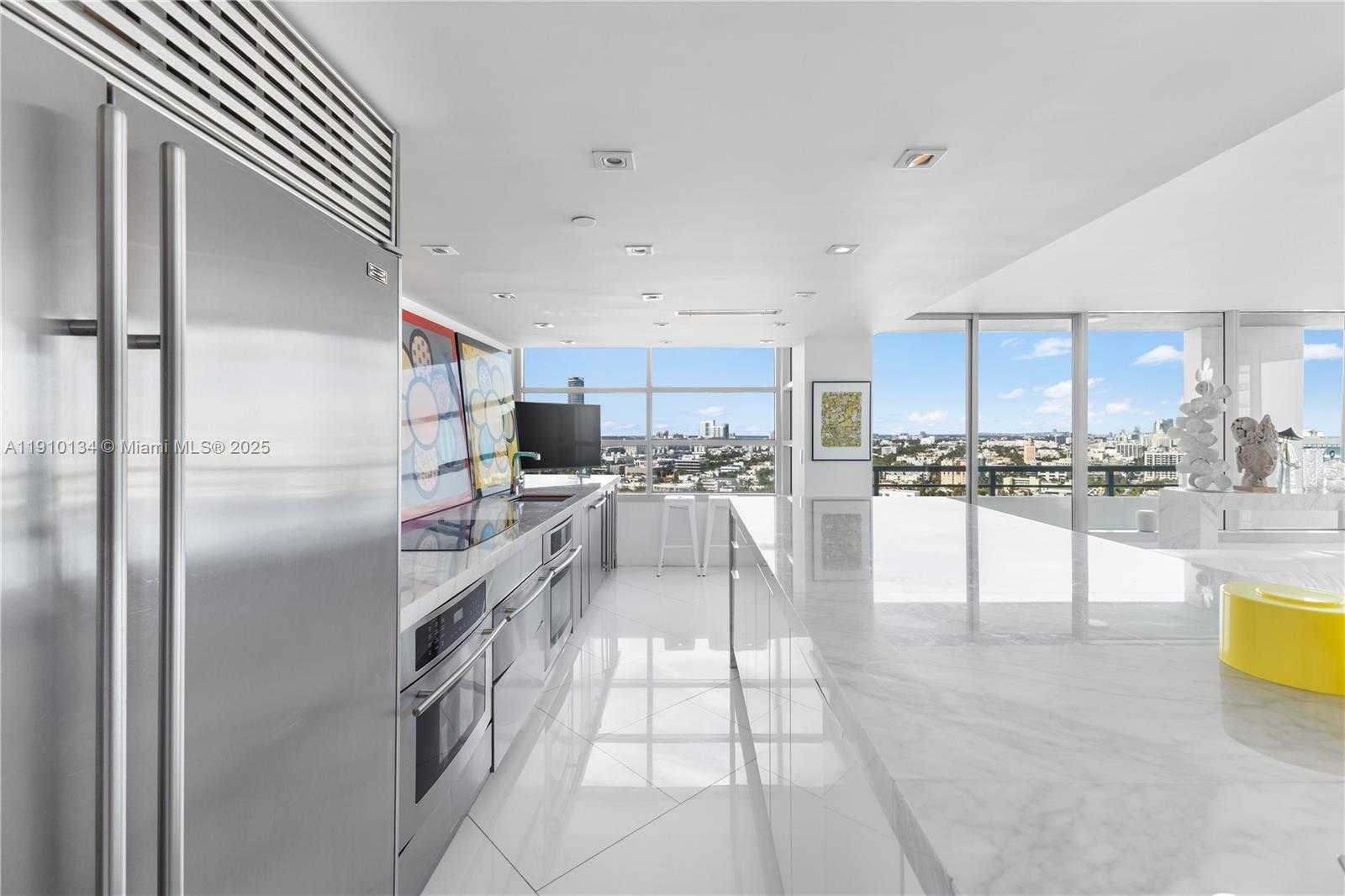 Small Image of 400 SOUTH POINTE DR #2310, Miami Beach Number 22