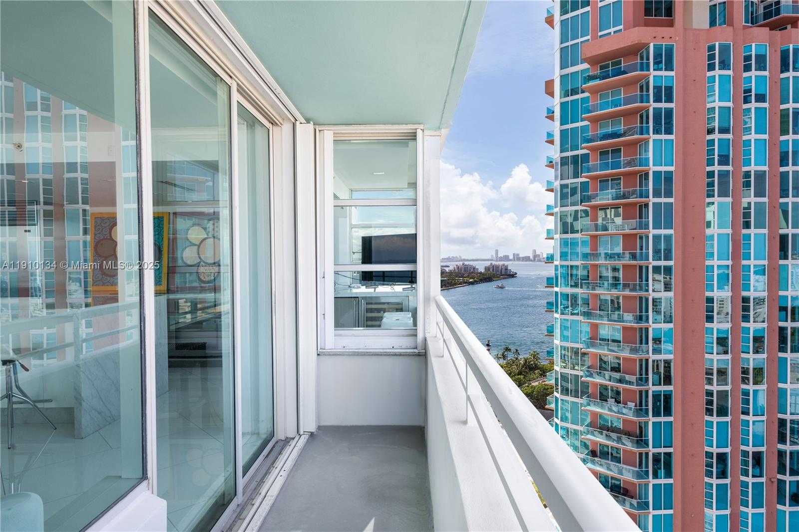 Small Image of 400 SOUTH POINTE DR #2310, Miami Beach Number 24