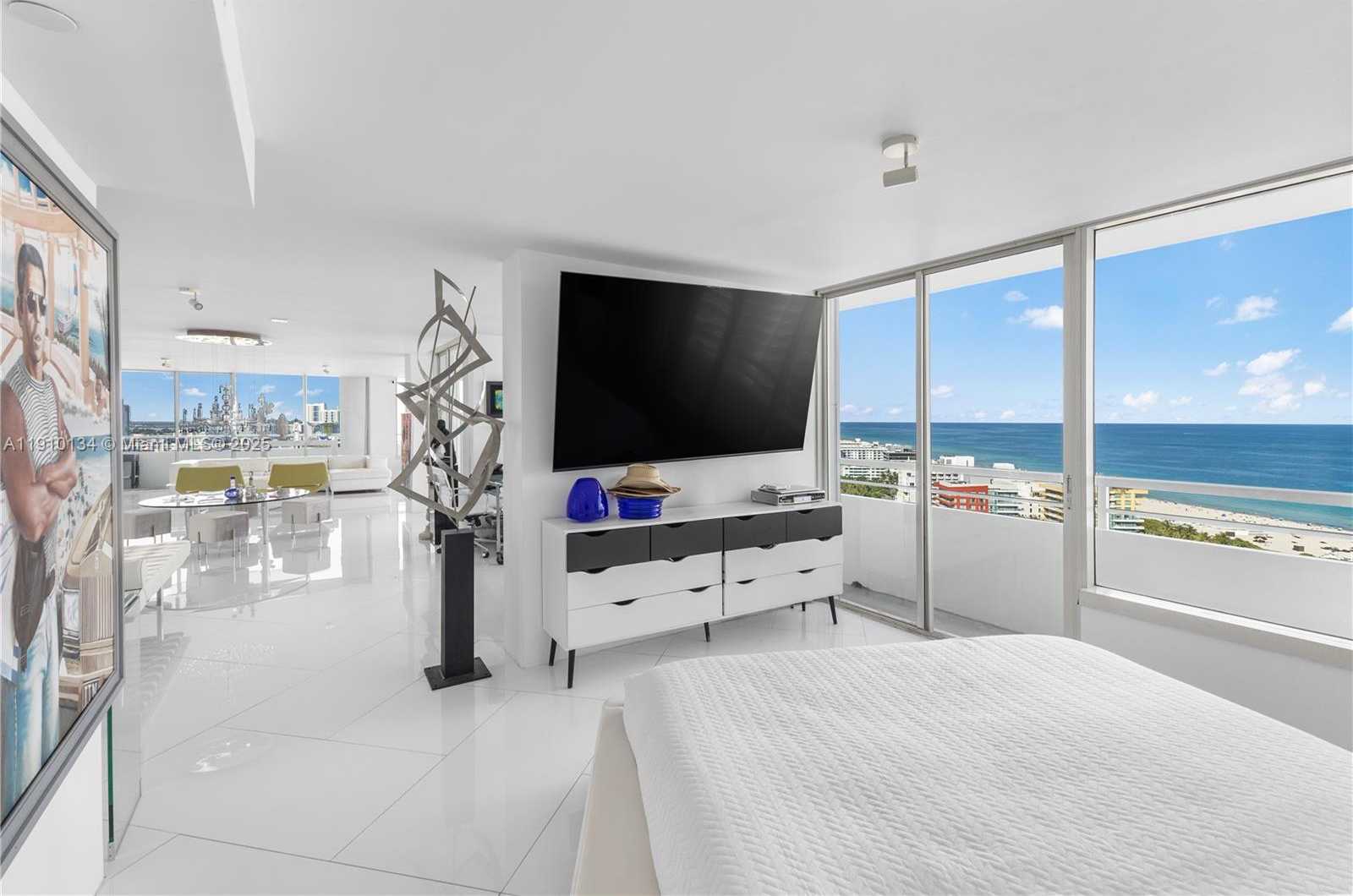 Small Image of 400 SOUTH POINTE DR #2310, Miami Beach Number 26