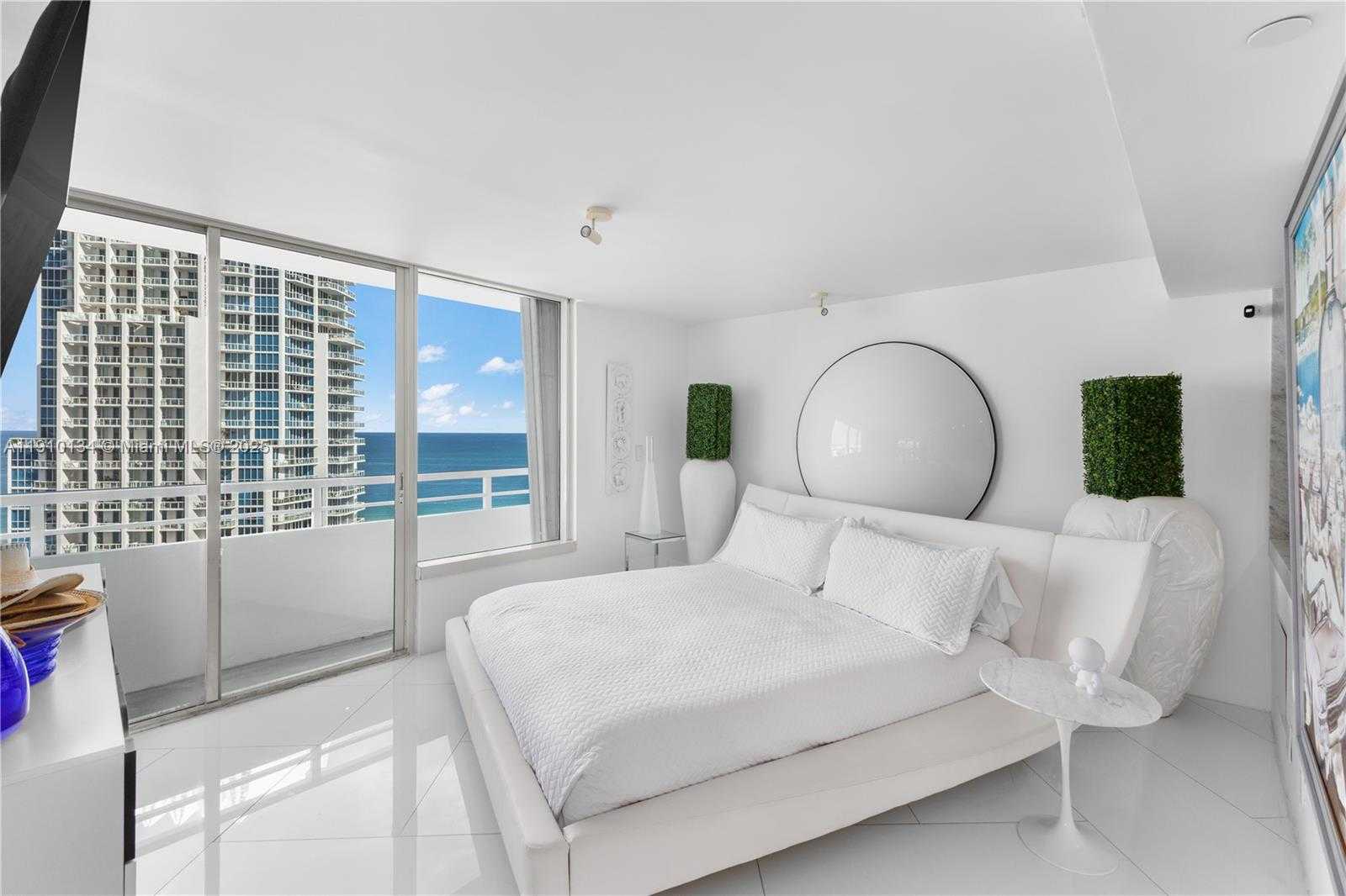 Small Image of 400 SOUTH POINTE DR #2310, Miami Beach Number 27
