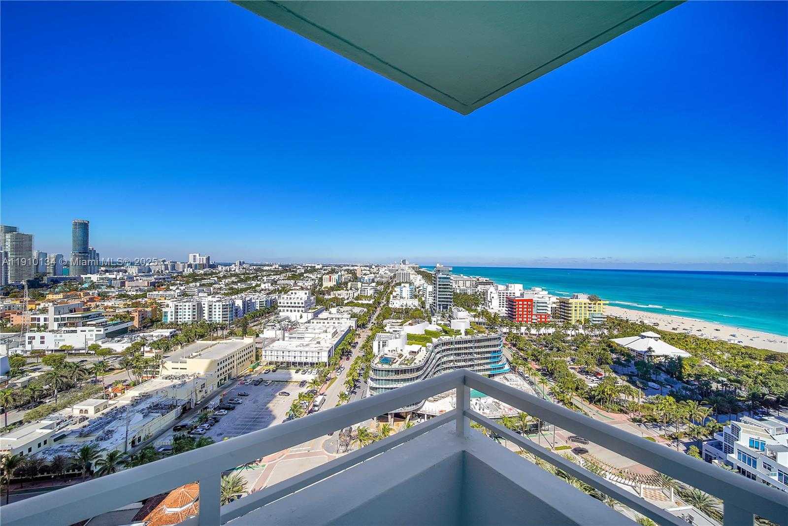 Small Image of 400 SOUTH POINTE DR #2310, Miami Beach Number 3