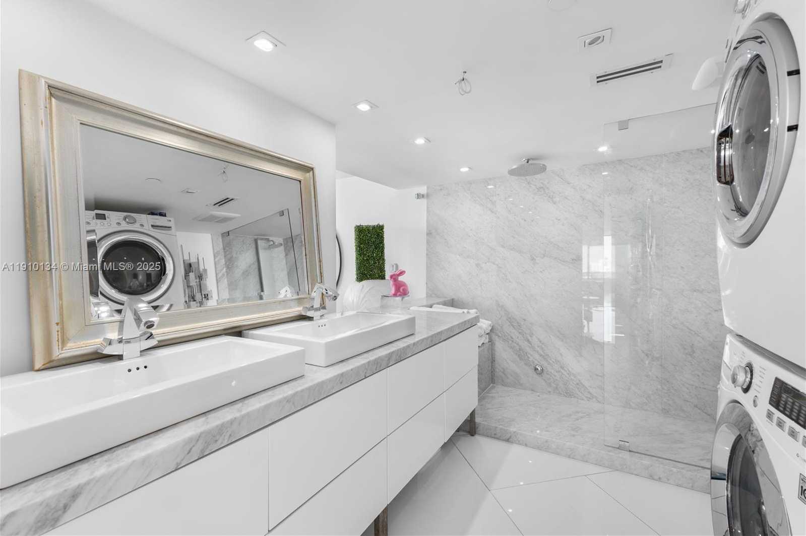 Small Image of 400 SOUTH POINTE DR #2310, Miami Beach Number 30