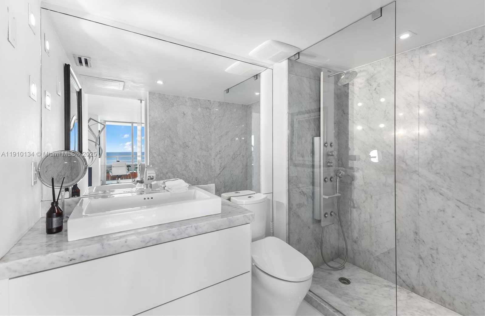 Small Image of 400 SOUTH POINTE DR #2310, Miami Beach Number 31