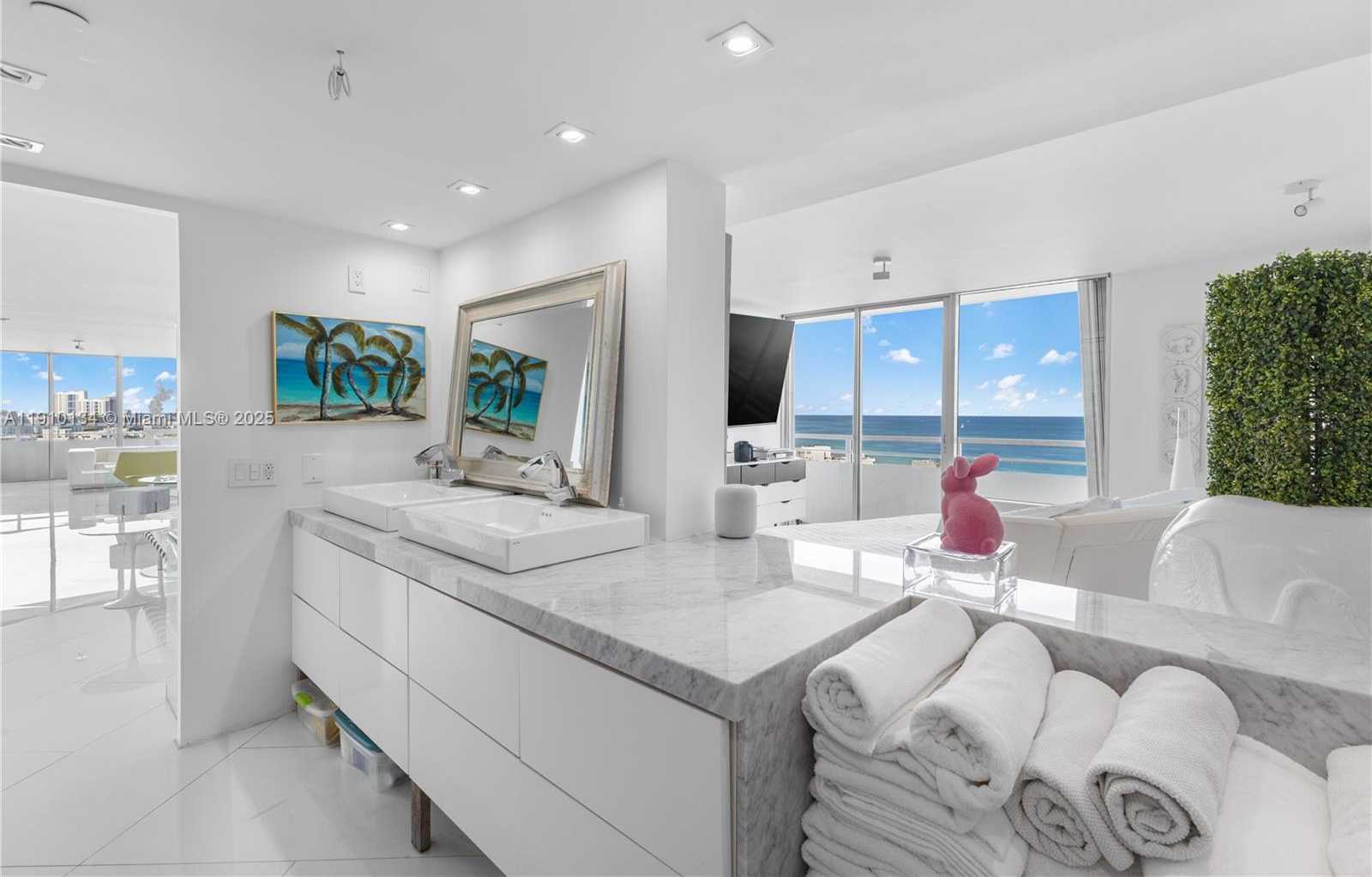 Small Image of 400 SOUTH POINTE DR #2310, Miami Beach Number 32
