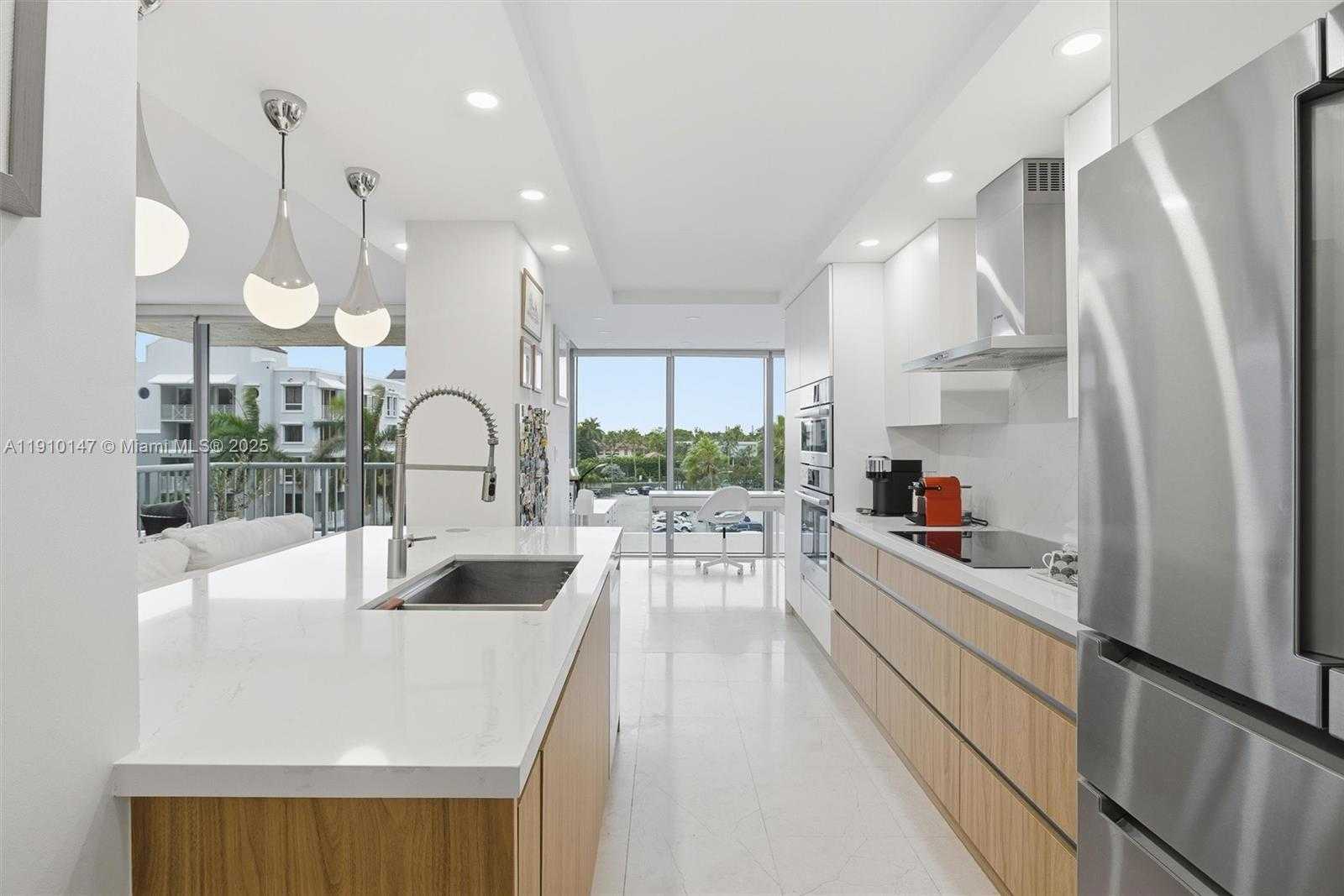Small Image of 2655 COLLINS AVE #501, Miami Beach Number 13