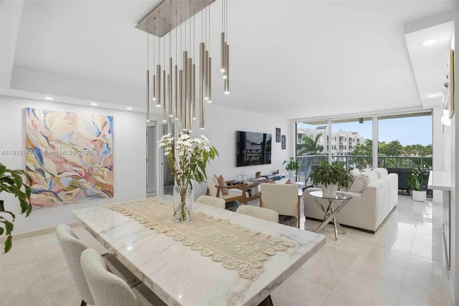 Small Image of 2655 COLLINS AVE #501, Miami Beach Number 3