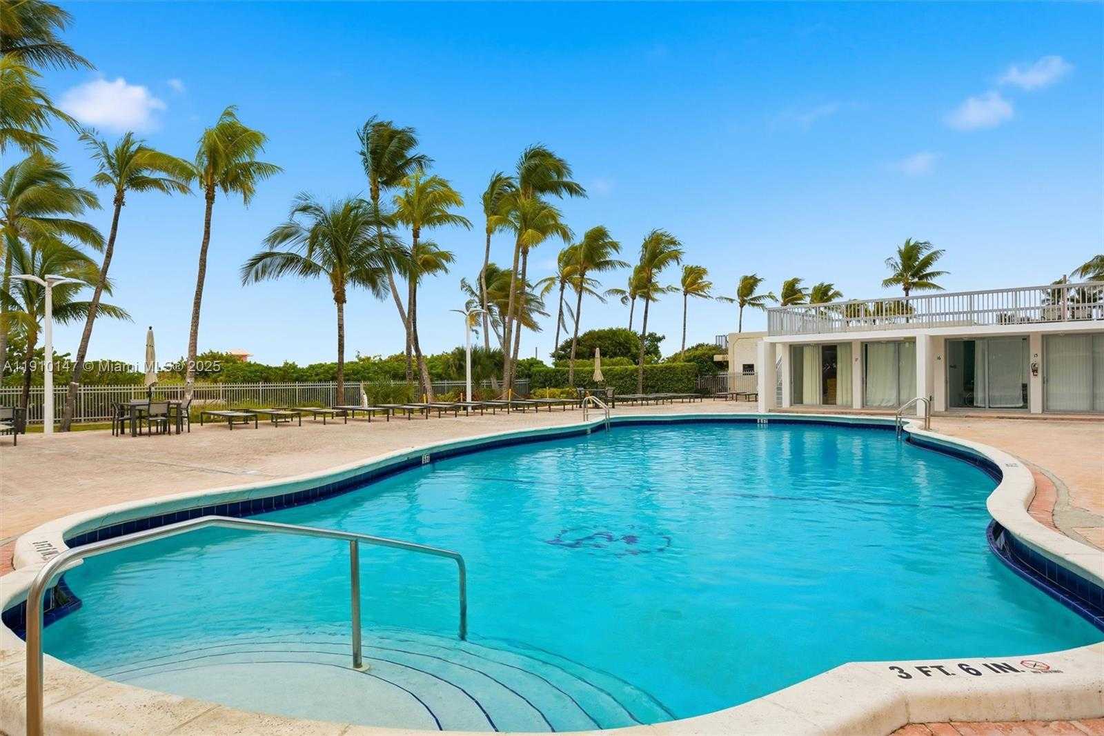 Small Image of 2655 COLLINS AVE #501, Miami Beach Number 30