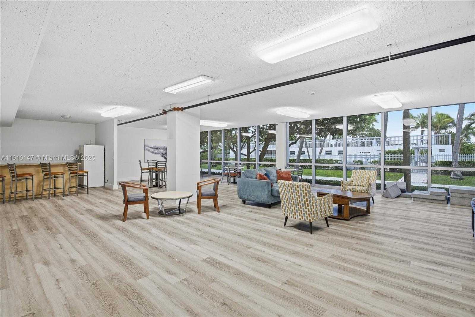 Small Image of 2655 COLLINS AVE #501, Miami Beach Number 31