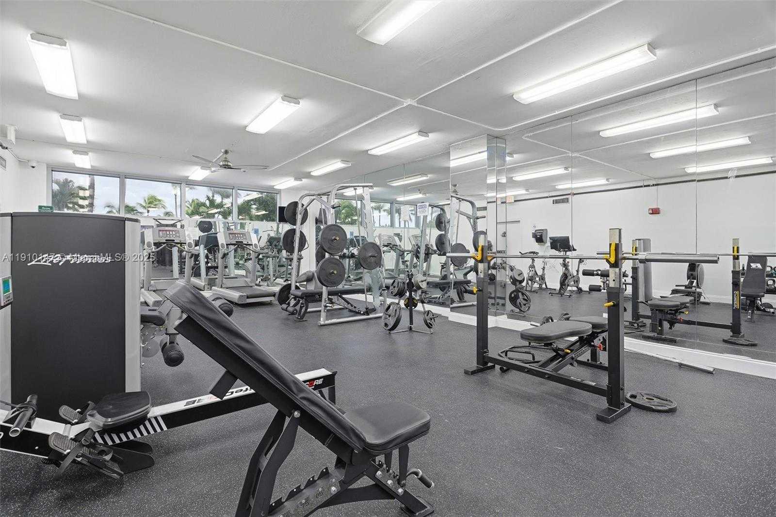 Small Image of 2655 COLLINS AVE #501, Miami Beach Number 32