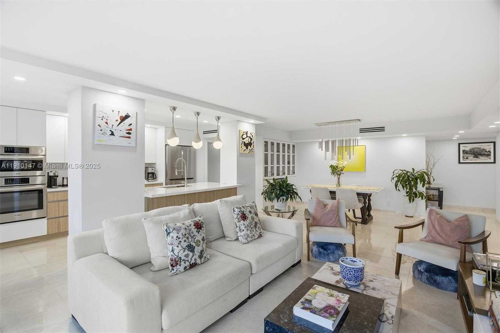 Small Image of 2655 COLLINS AVE #501, Miami Beach Number 6