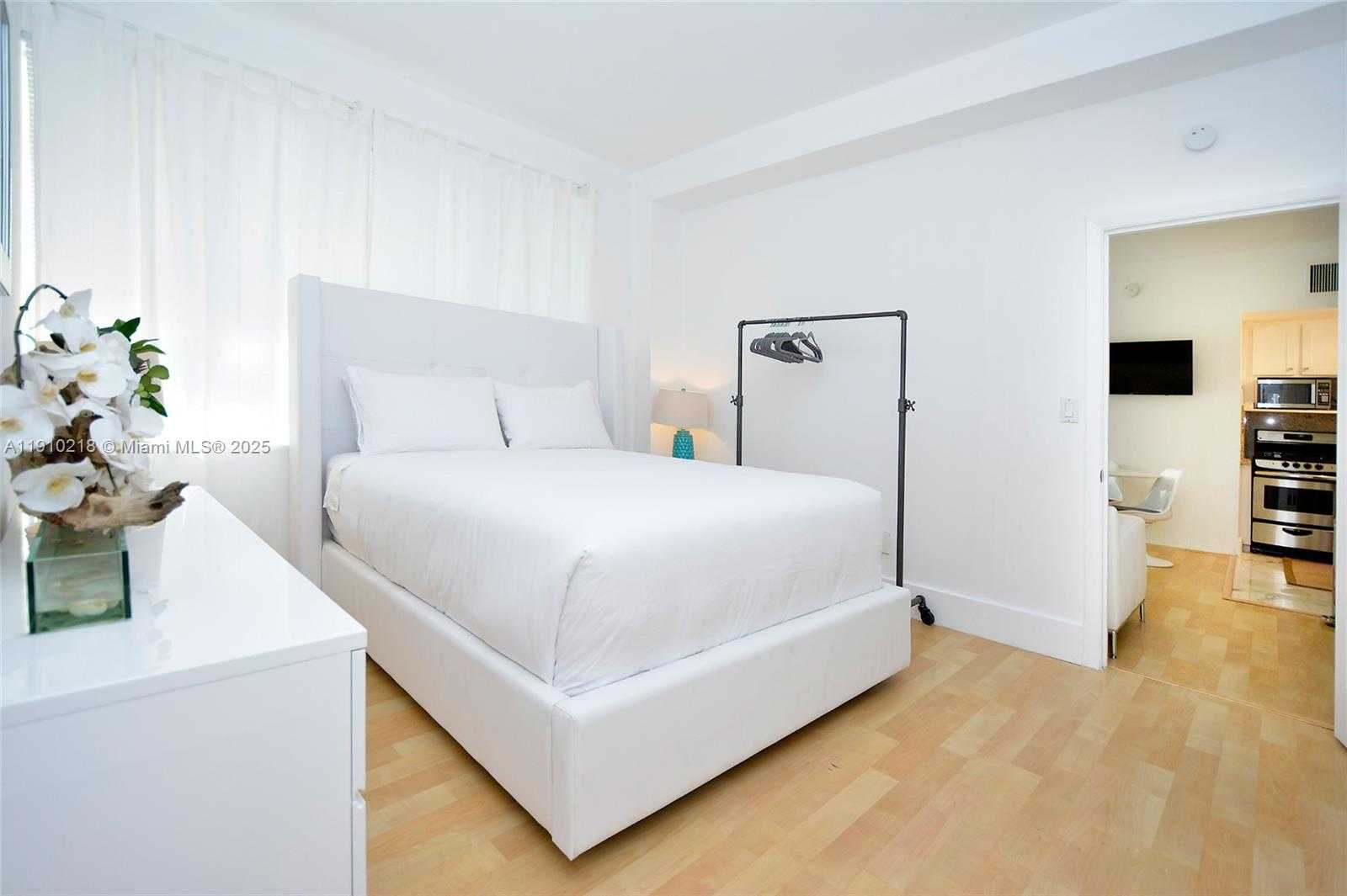Small Image of 1342 DREXEL AVE #105, Miami Beach Number 15