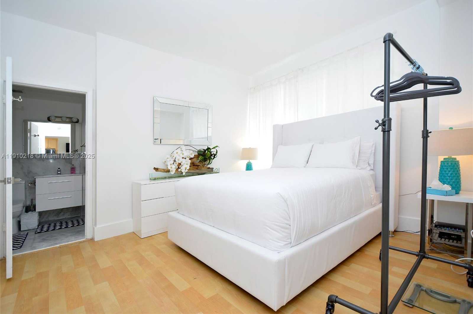 Small Image of 1342 DREXEL AVE #105, Miami Beach Number 2