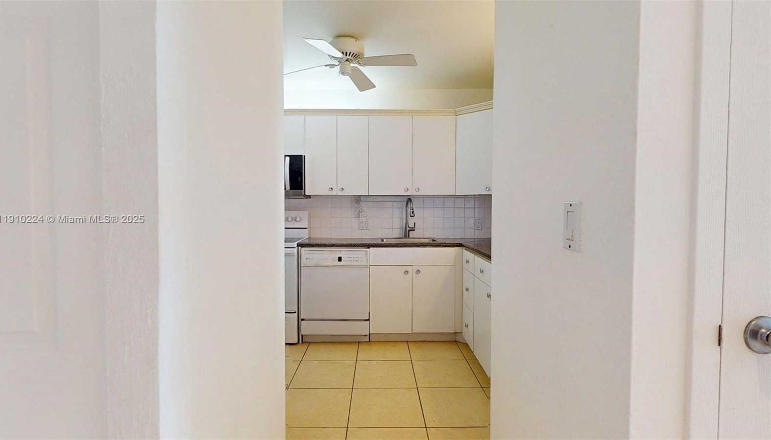 Small Image of 3675 NORTH COUNTRY CLUB DR #1610, Aventura Number 13