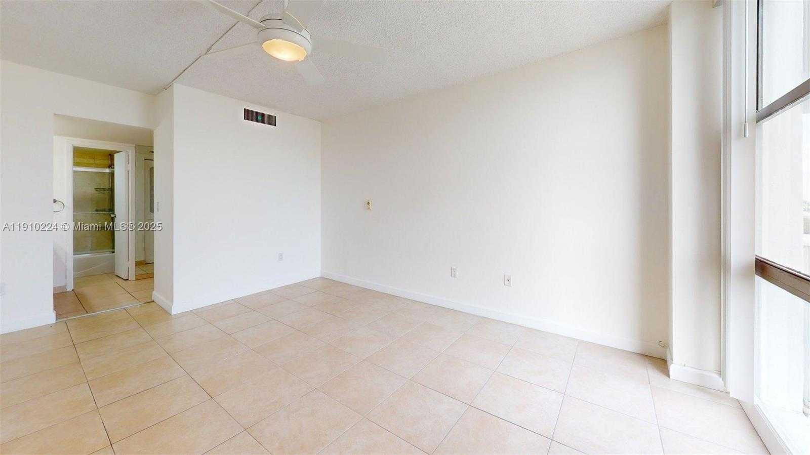 Small Image of 3675 NORTH COUNTRY CLUB DR #1610, Aventura Number 34