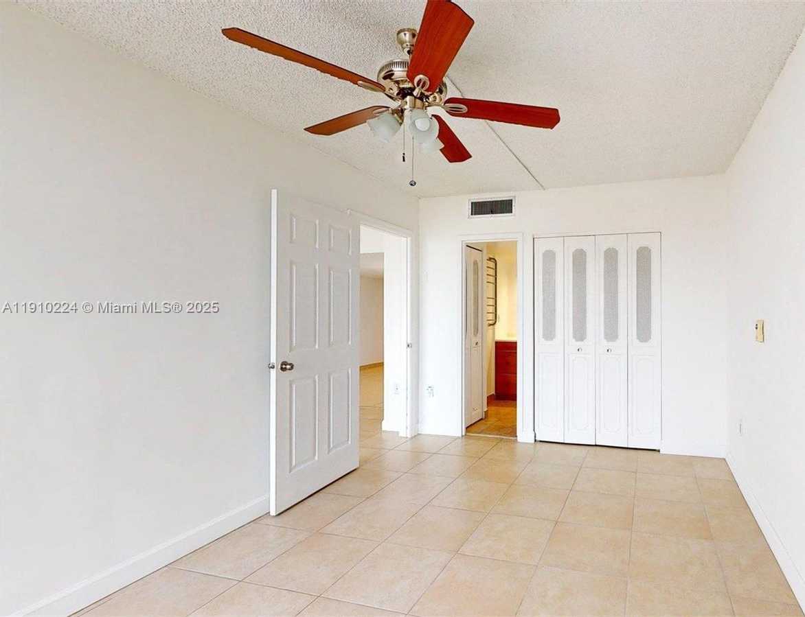 Small Image of 3675 NORTH COUNTRY CLUB DR #1610, Aventura Number 35