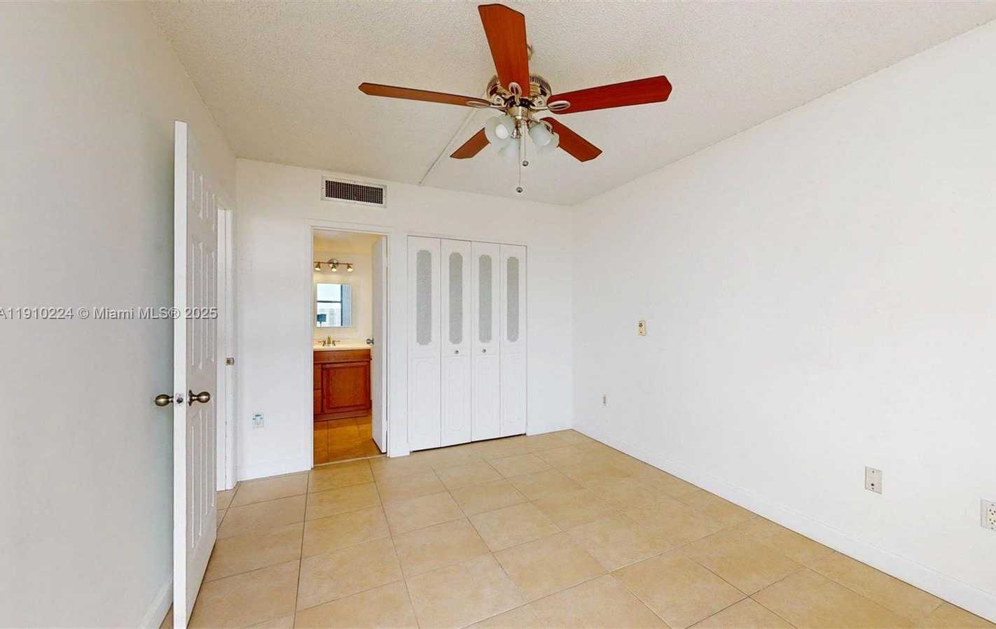 Small Image of 3675 NORTH COUNTRY CLUB DR #1610, Aventura Number 36