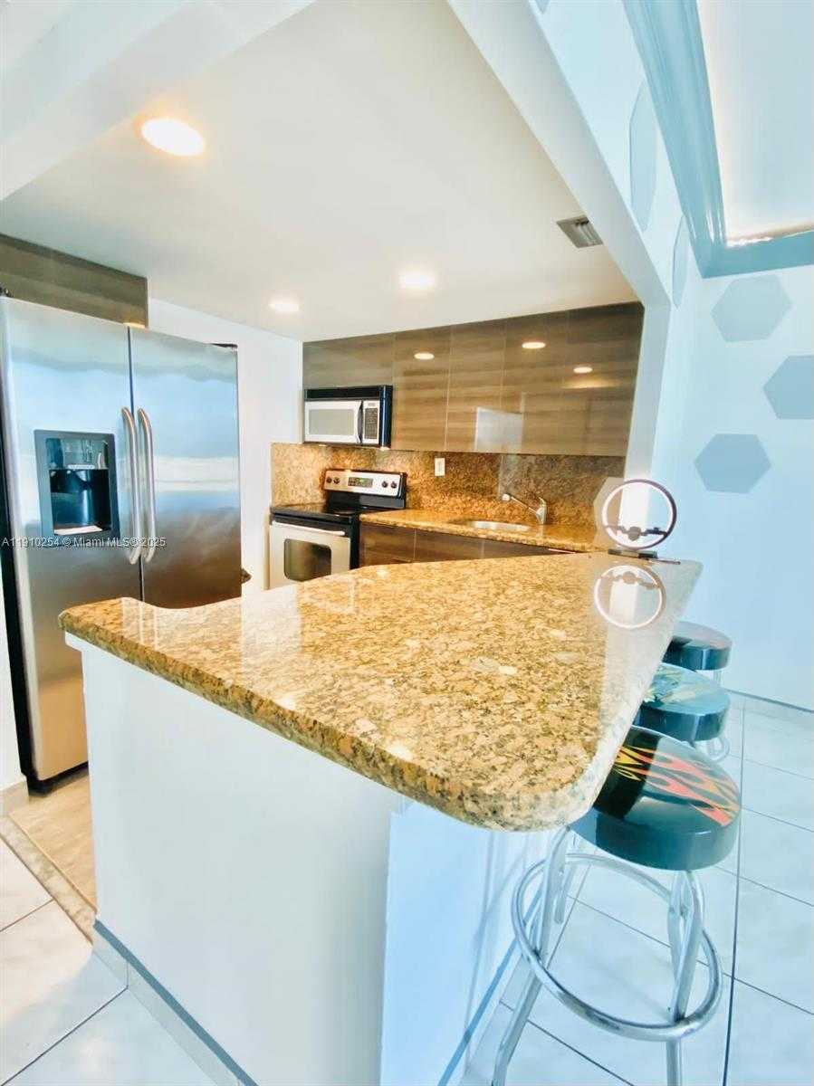 Small Image of 5401 COLLINS AVE #1510, Miami Beach Number 19