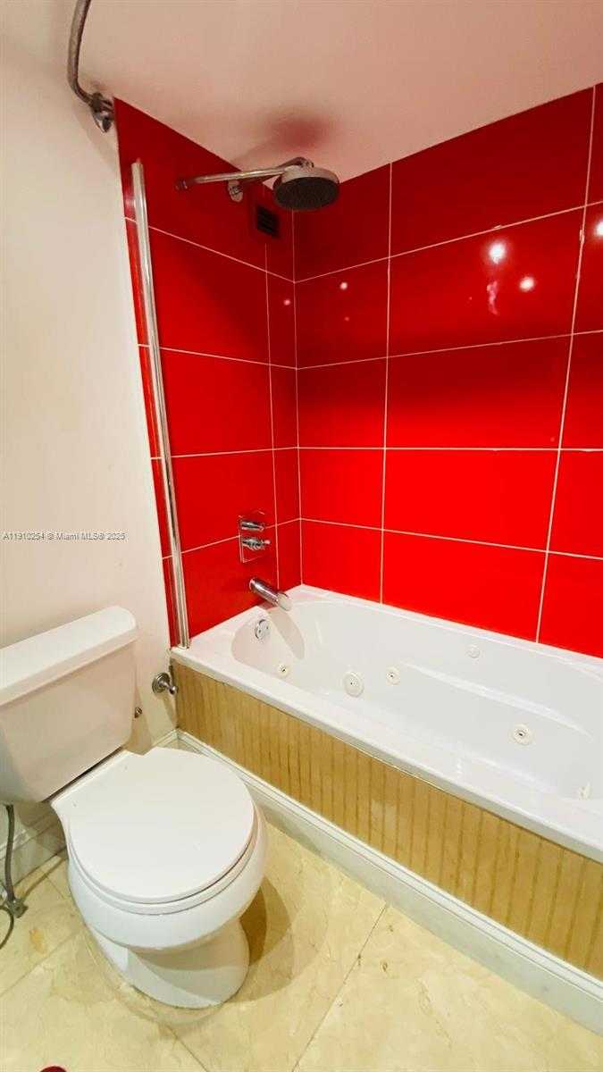 Small Image of 5401 COLLINS AVE #1510, Miami Beach Number 21