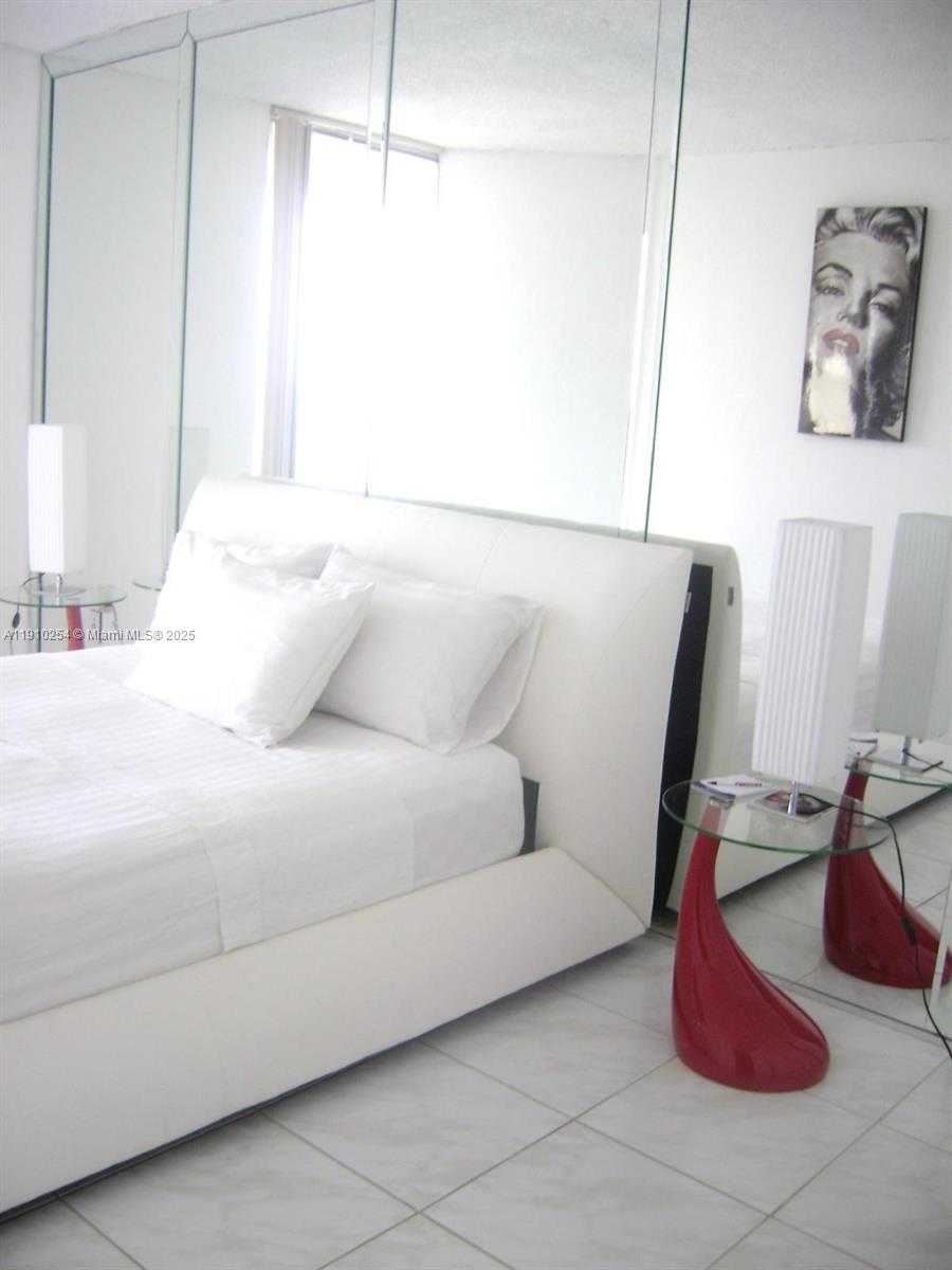Small Image of 5401 COLLINS AVE #1510, Miami Beach Number 22