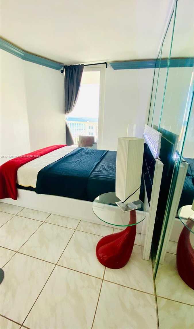 Small Image of 5401 COLLINS AVE #1510, Miami Beach Number 23