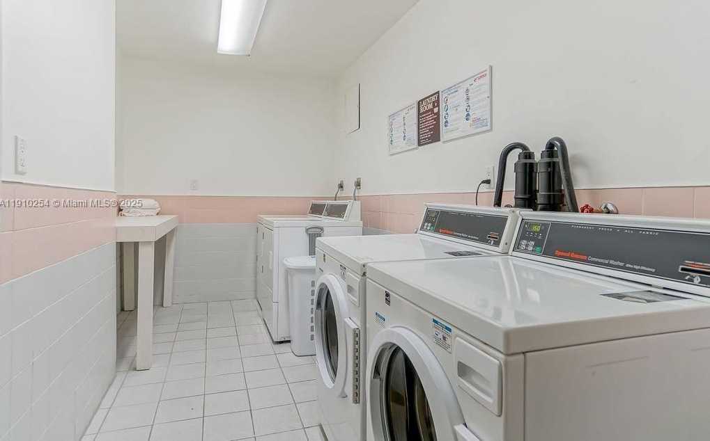 Small Image of 5401 COLLINS AVE #1510, Miami Beach Number 32