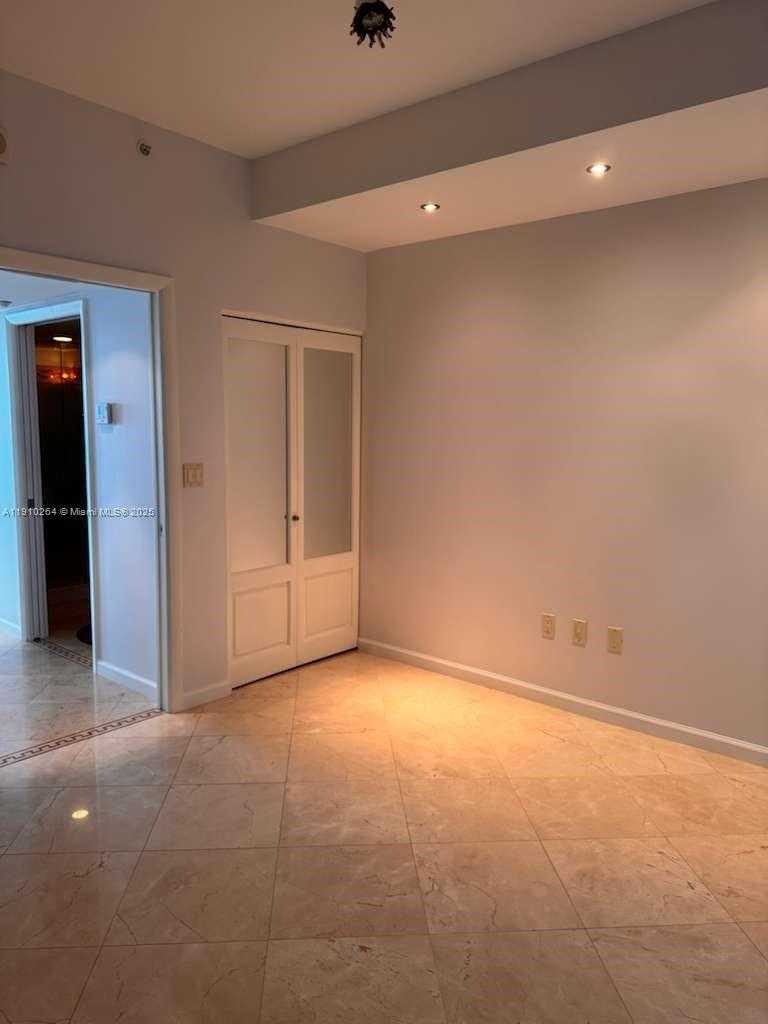 Small Image of 5025 COLLINS AVE #1602, Miami Beach Number 3