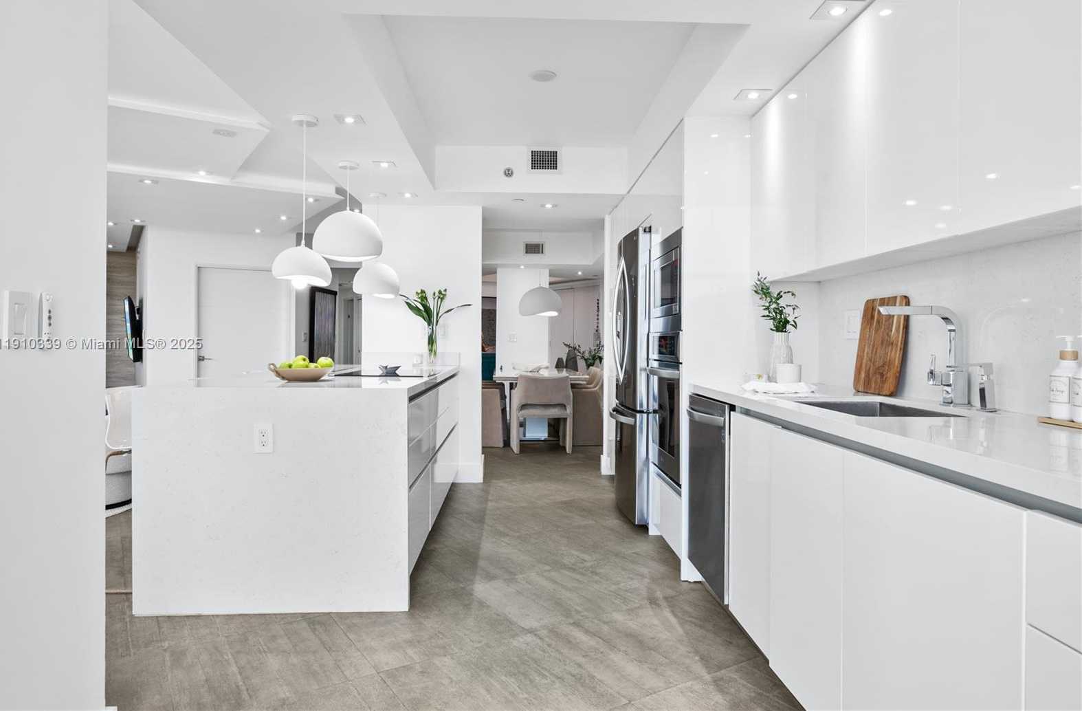 Small Image of 20281 EAST COUNTRY CLUB DR #808, Aventura Number 16