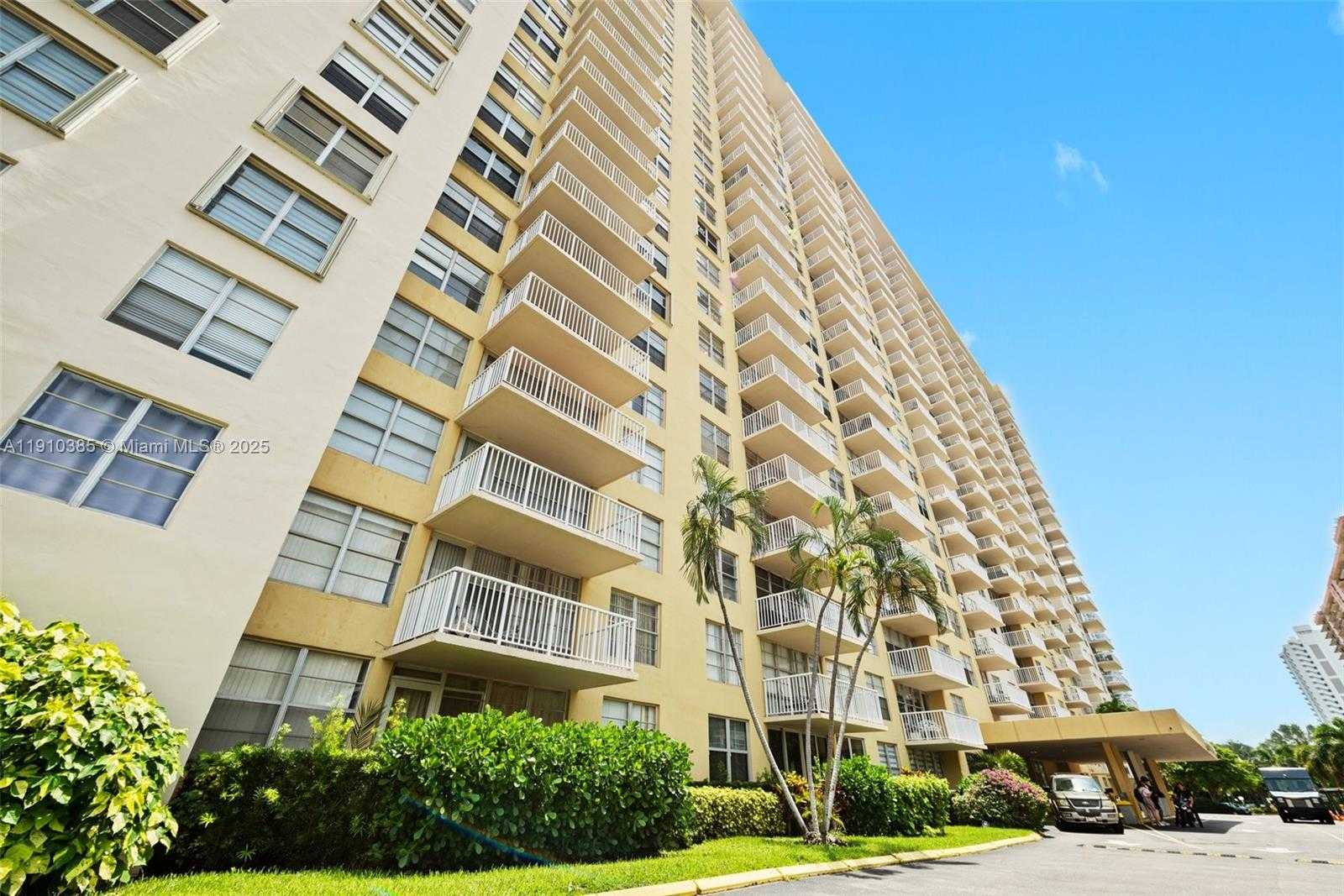 Small Image of 231 174TH ST #320, Sunny Isles Beach Number 4