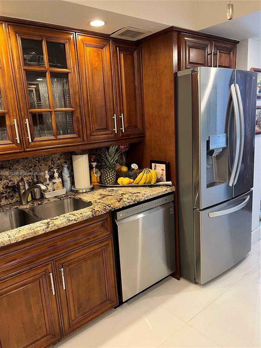 Small Image of Surfside Number 10